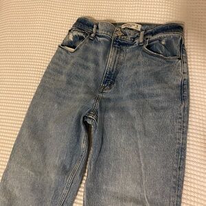 Abercrombie & Fitch The 90s Straight Ultra High Rise Jean